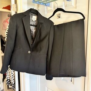 Anne Klein Black Pant Suit size 2